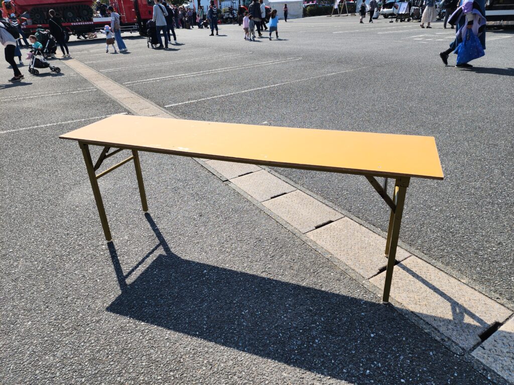 テーブル